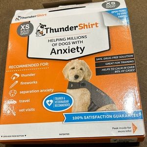 NIB- Thundershirt dog anxiety jacket